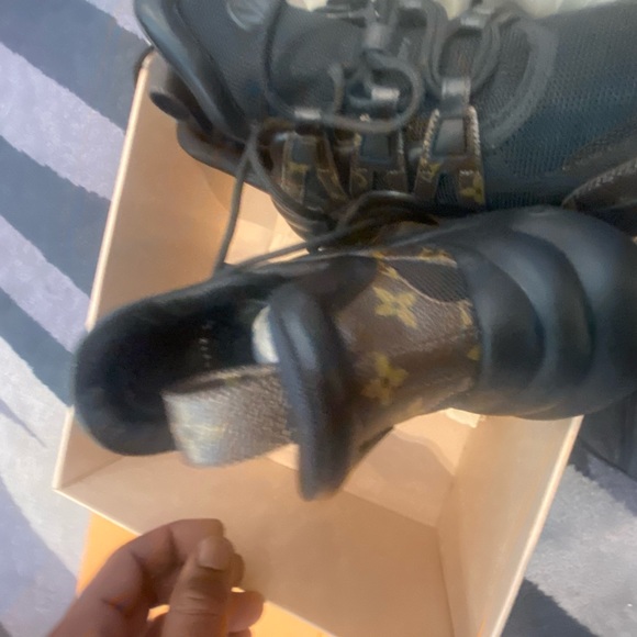 Woman’s Louis Vuitton sneakers size 38.5 brand new - Picture 4 of 8